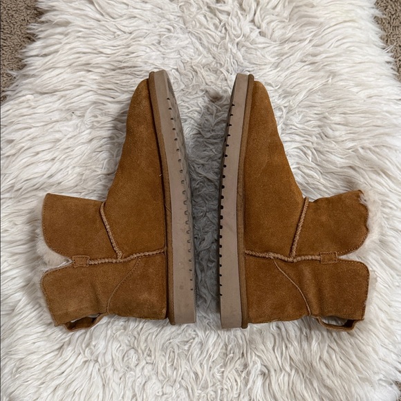 Koolaburra Short Chestnut Brown Suede Style # 1015209 Women's Size 9 Boots - Picture 3 of 8